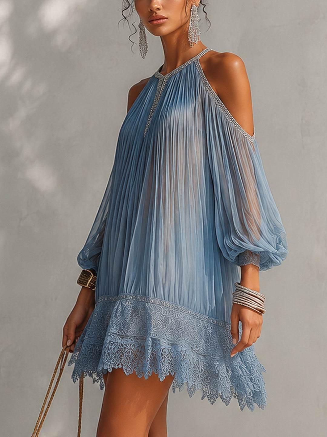 Céleste | Mini Robe Bleue Épaules Dénudées Froncée à Ourlet en Dentelle