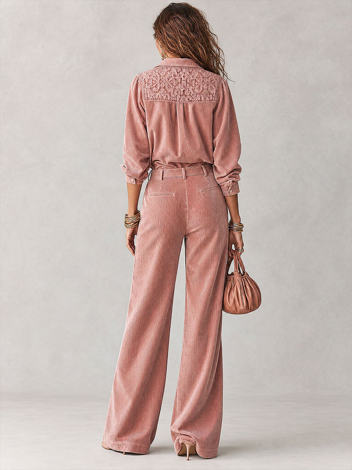 Ensemble bohème avec chemise en velours côtelé bordée de dentelle et pantalon à jambes larges