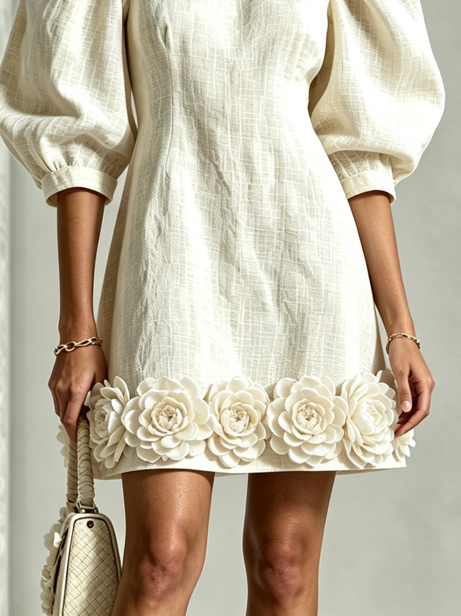 Blanche | Robe Mini à Manches Bouffantes et Ourlet Fleuri