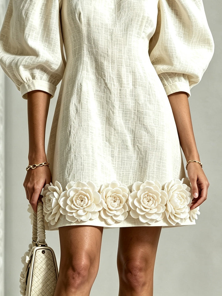 Blanche | Robe Mini à Manches Bouffantes et Ourlet Fleuri
