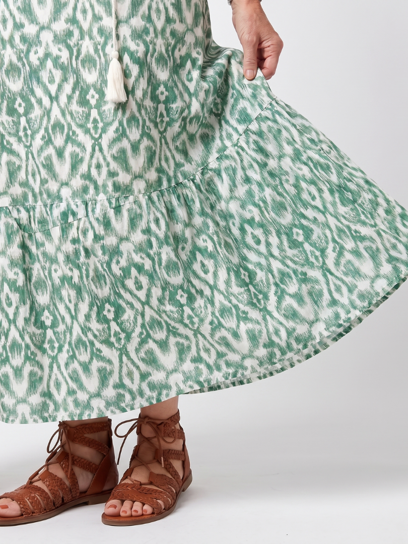 Ilara | Robe midi à col V, motif et pompons