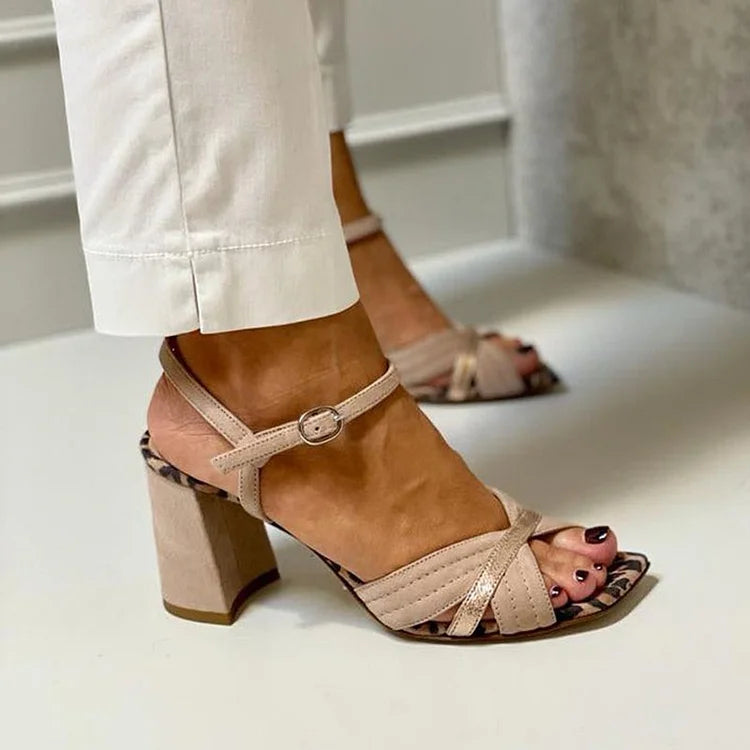 Escarpins à talon large peep toe imprimé léopard patchwork Kaki