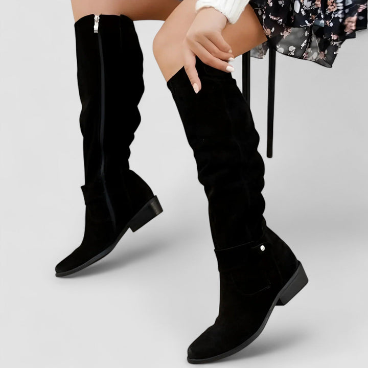 Charlotte – Bottes hautes en daim doux à petit talon confortable