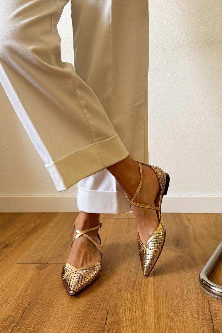 Ballerines vernies métallisées Doré à bout pointu avec boucle et brides croisées
