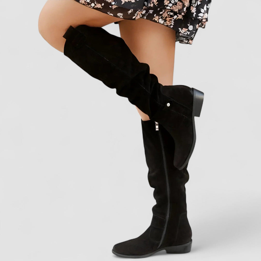 Charlotte – Bottes hautes en daim doux à petit talon confortable