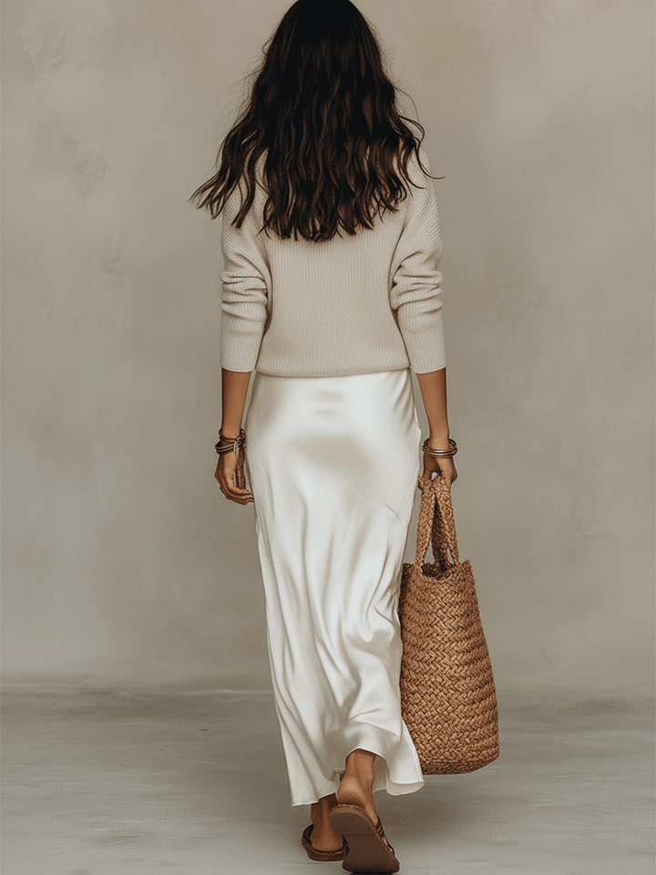 Ensemble midi en maille ivoire et satin, chic et sans effort