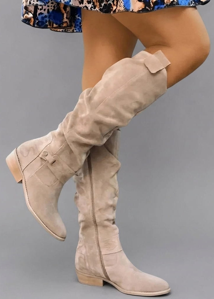 Charlotte – Bottes hautes en daim doux à petit talon confortable