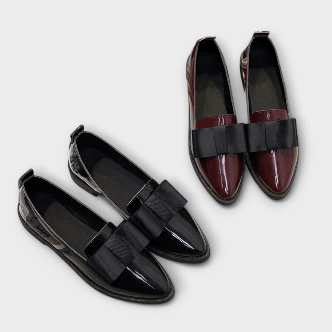 Séverine – Mocassins vernis élégants à nœud contrasté