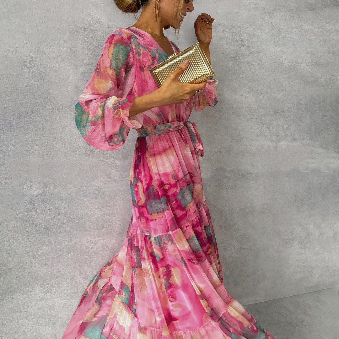 ZOEY | Robe portefeuille fleurie aux couleurs vives, avec une coupe flatteuse à volants superposés