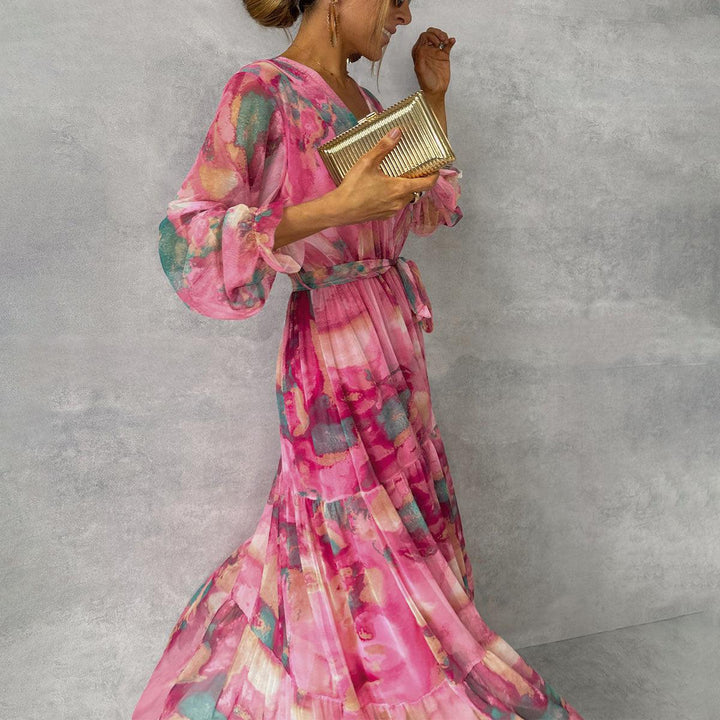 ZOEY | Robe portefeuille fleurie aux couleurs vives, avec une coupe flatteuse à volants superposés