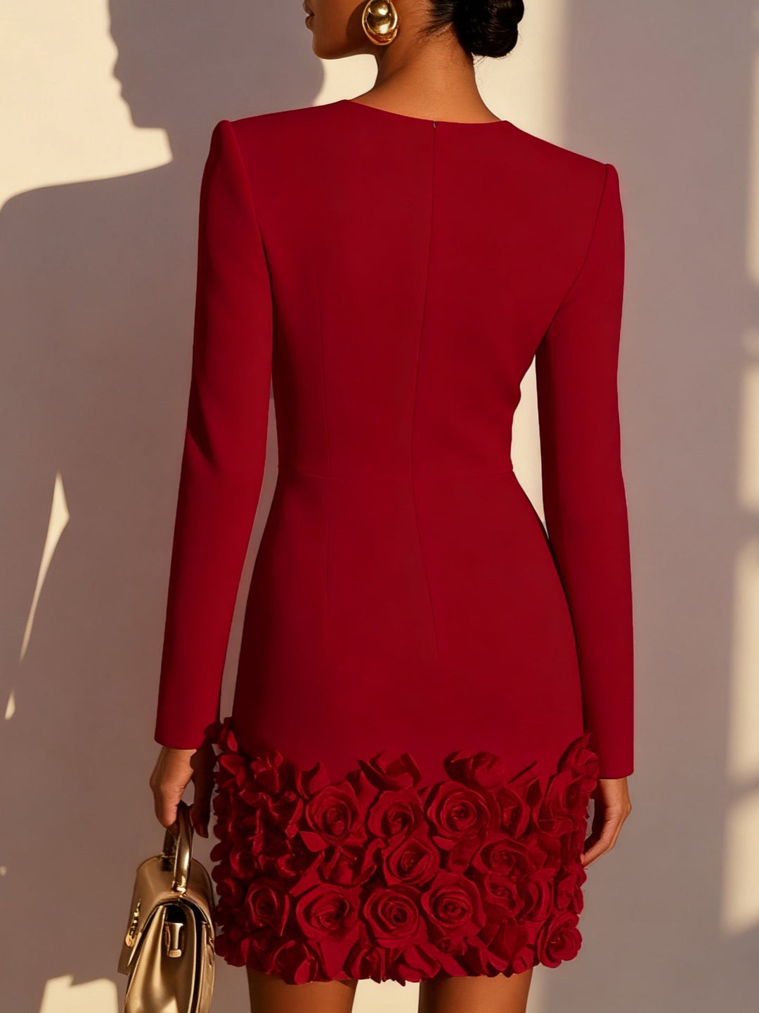 Annabelle | Robe mini ajustée avec ourlet sculpté en forme de rose