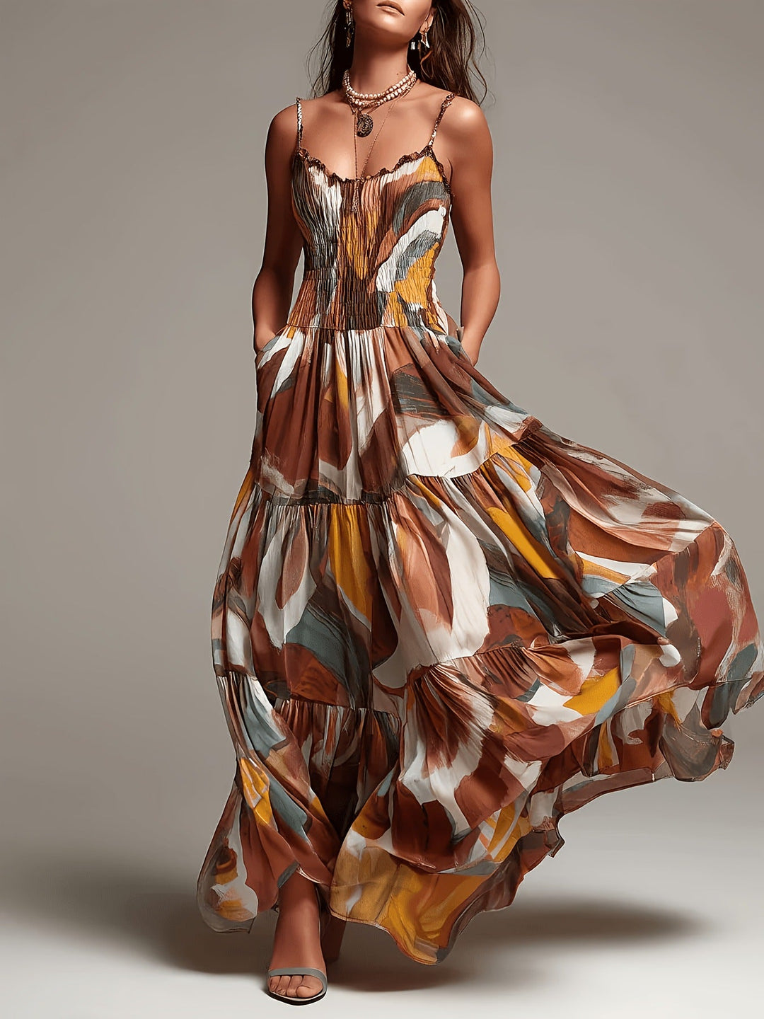 Robe longue à volants et smocks, imprimé abstrait
