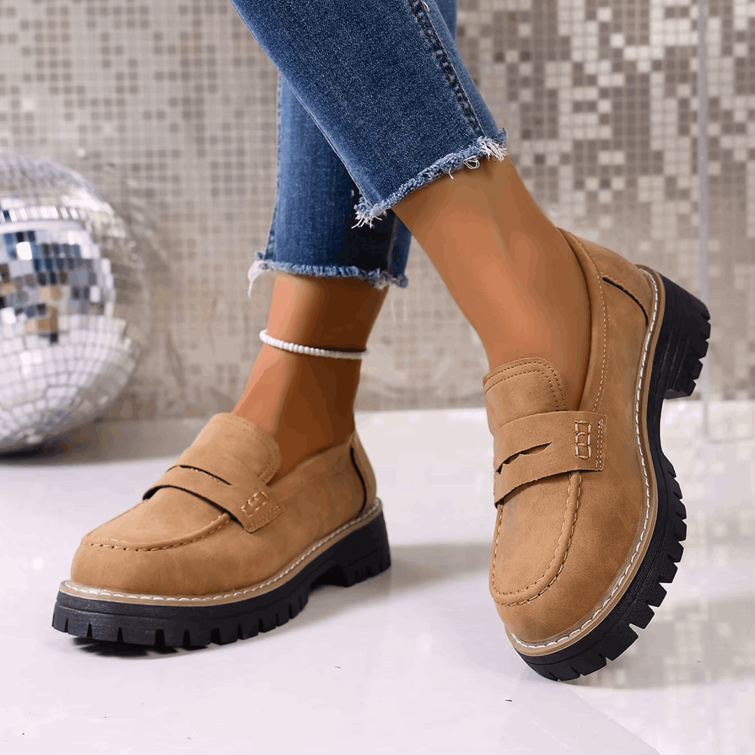 Elsa – Mocassins effet daim à semelle crantée élégante