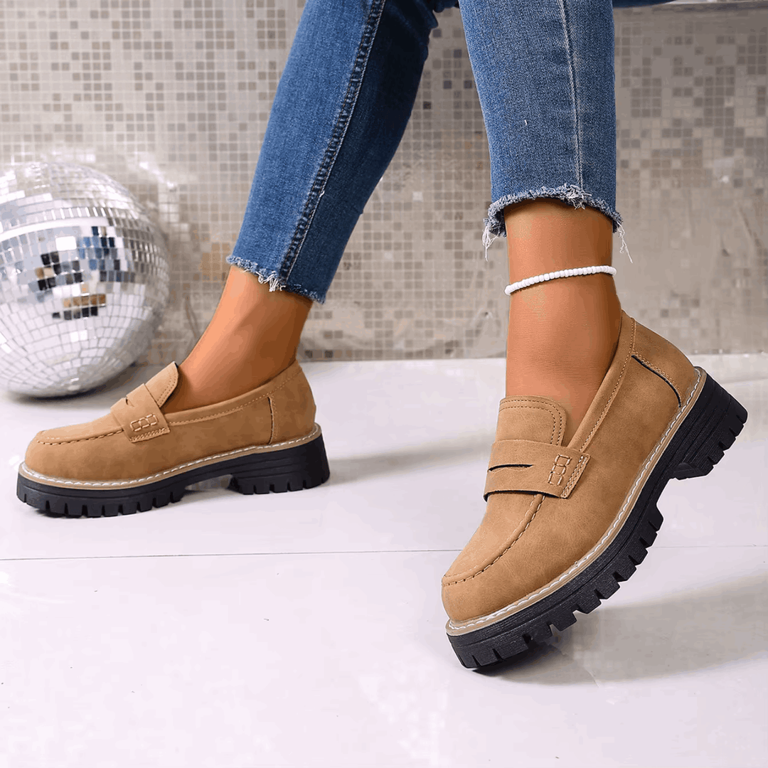 Elsa – Mocassins effet daim à semelle crantée élégante