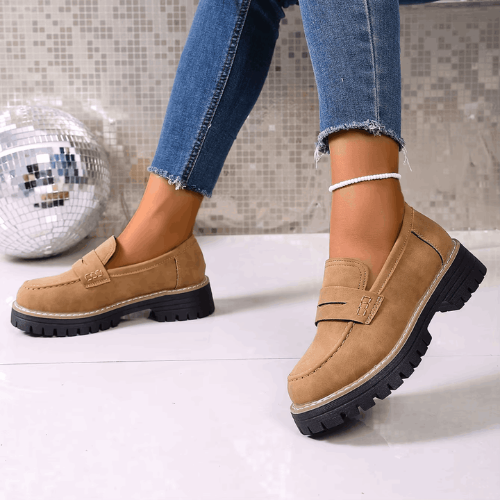 Elsa – Mocassins effet daim à semelle crantée élégante