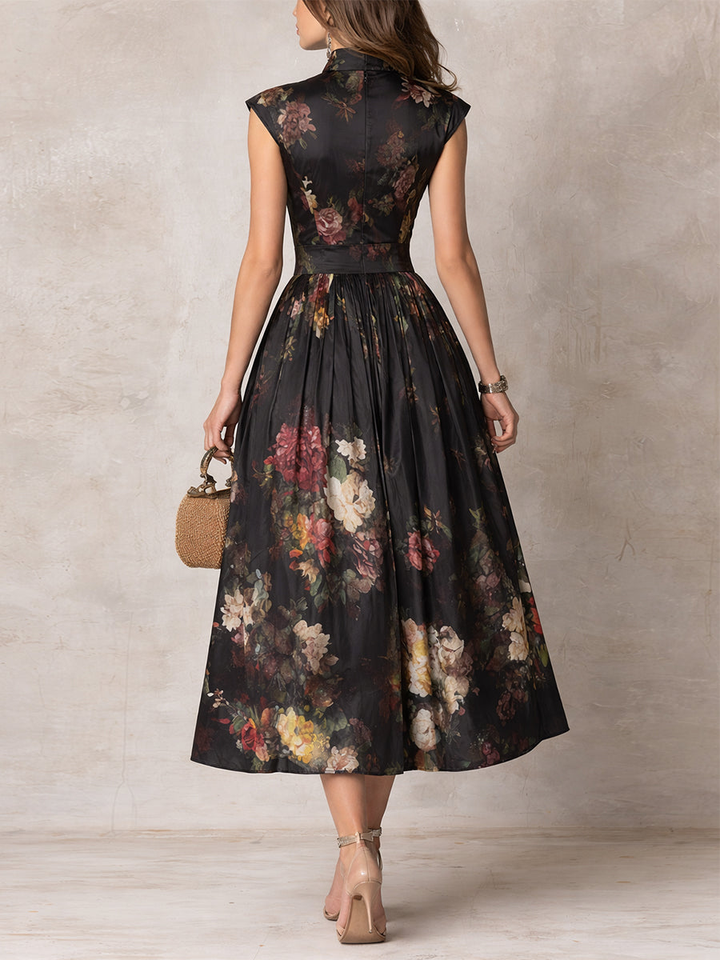 Robe midi noire en satin plissé à fleurs et col ajouré