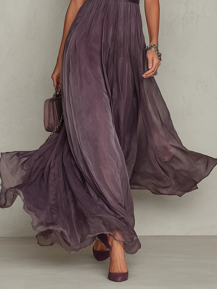 Robe longue violette en mousseline à encolure ajourée et bordure en dentelle