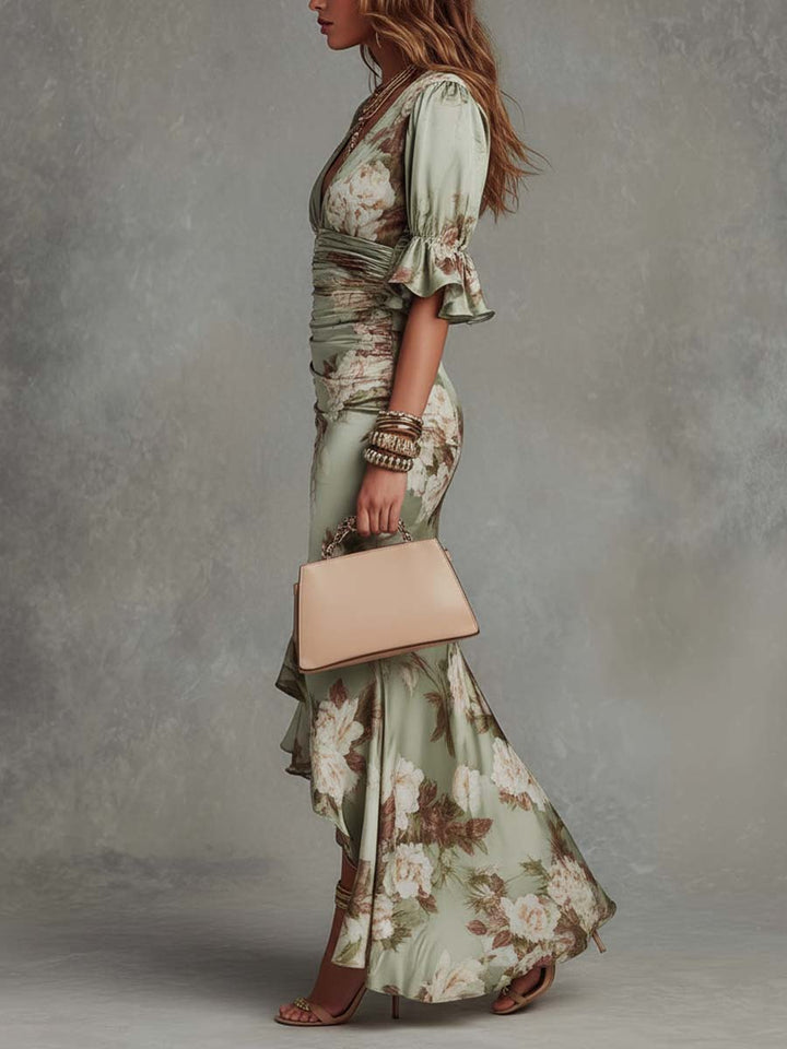 Robe longue verte asymétrique en satin à fleurs, col V et manches évasées à volants