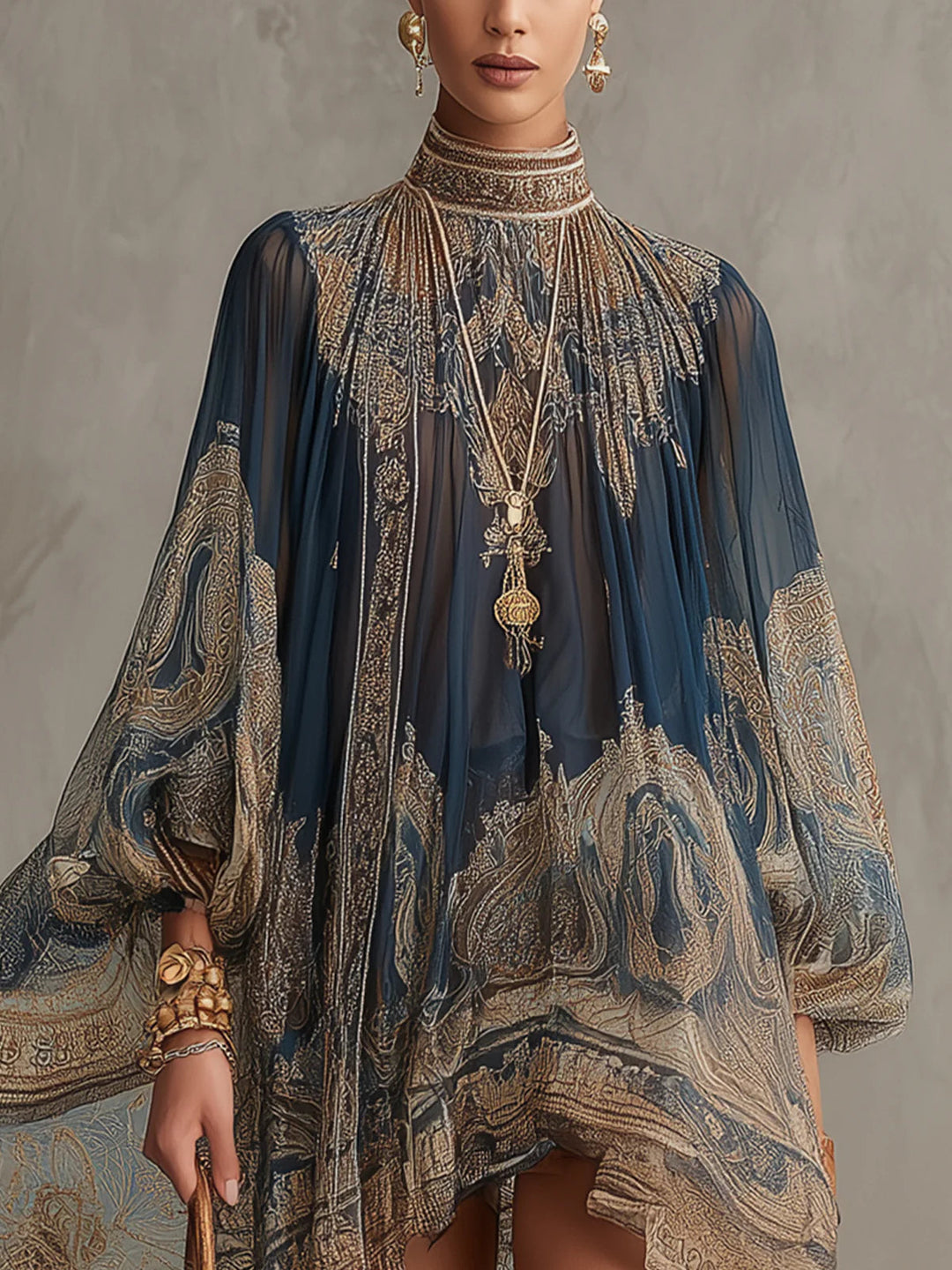 Robe courte bleu marine en mousseline à imprimé baroque, col haut et ourlet asymétrique