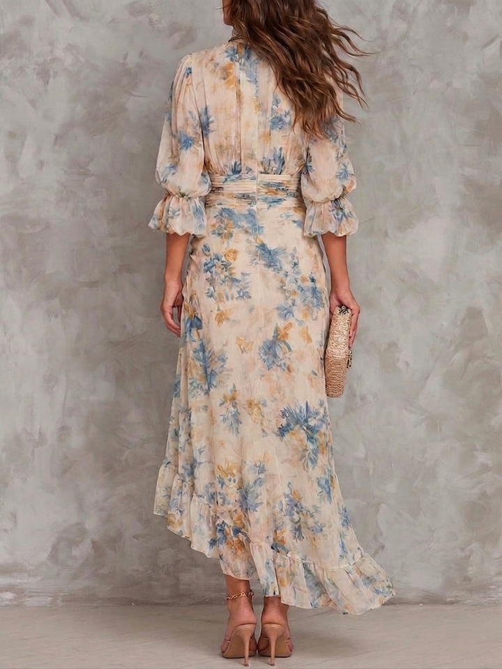 Robe longue beige col roulé en mousseline, imprimé floral peinture à l'huile et ourlet asymétrique