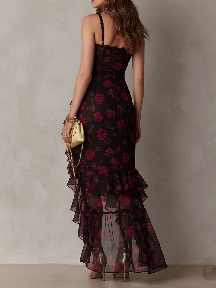 Robe chic à fleurs noires et rouges, taille froncée et ourlet à volants