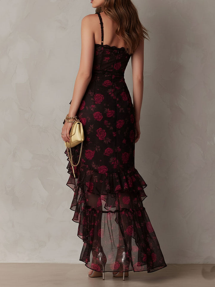 Robe chic à fleurs noires et rouges, taille froncée et ourlet à volants