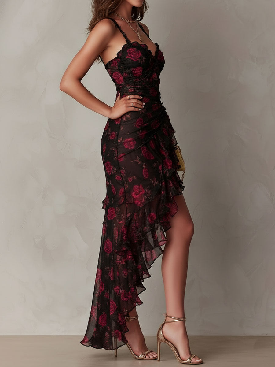 Robe chic à fleurs noires et rouges, taille froncée et ourlet à volants