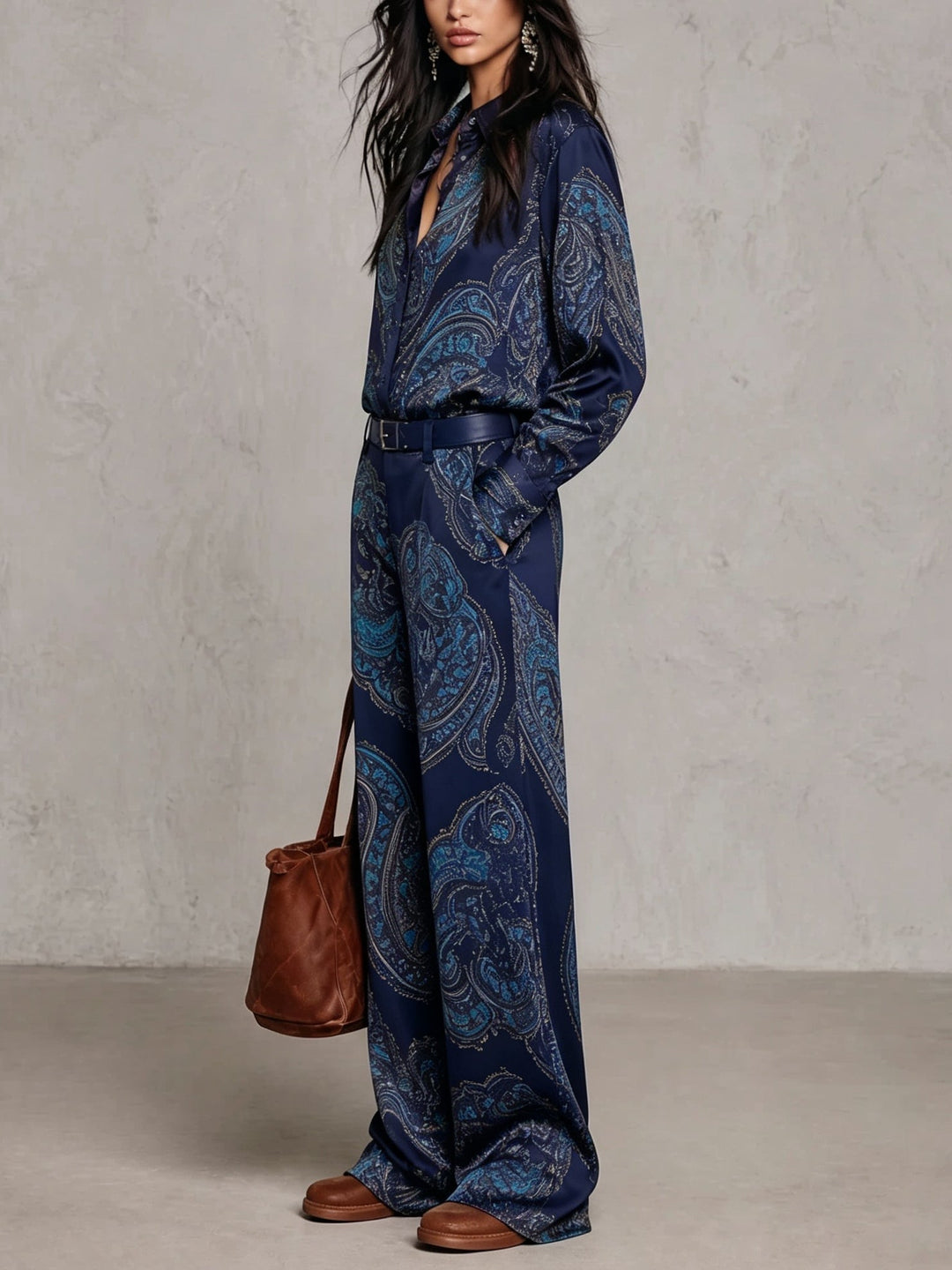 Ensemble chemise satinée à manches longues et pantalon à jambes larges à imprimé cachemire bordeaux-violet (avec ceinture)