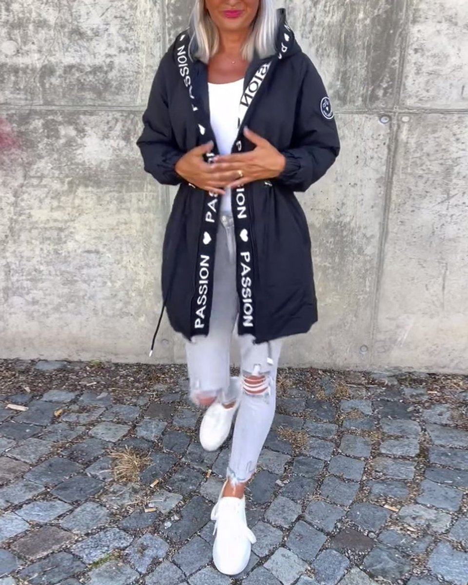 Camila | Élégante parka midi à capuche avec cordon de serrage