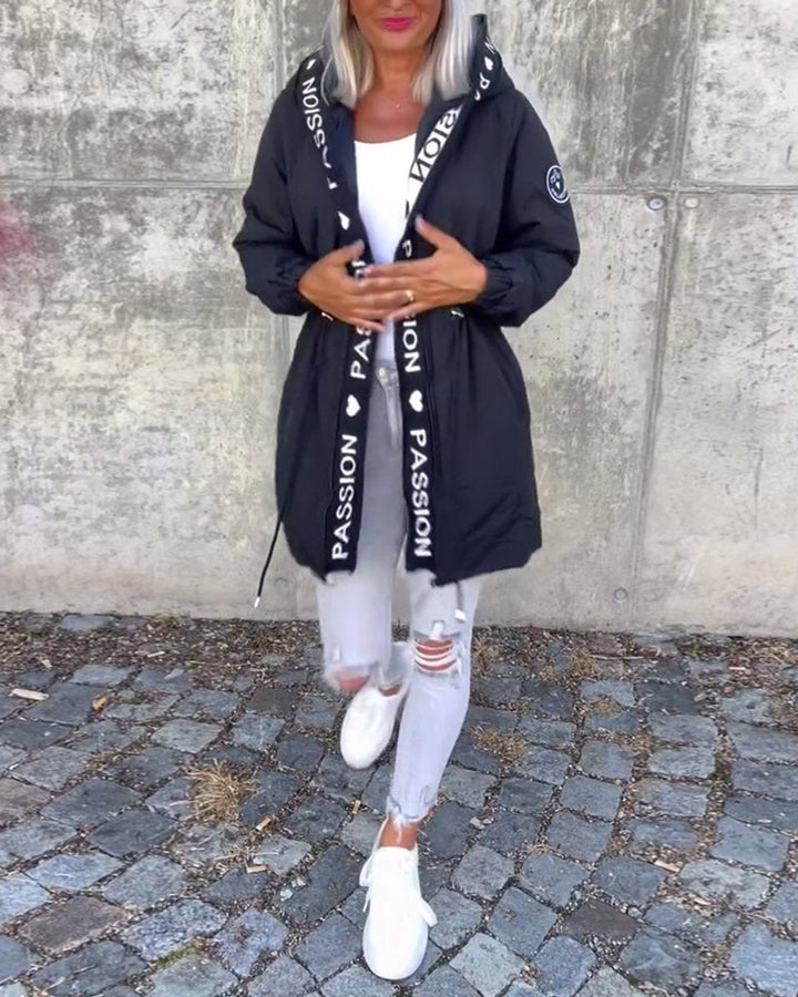Camila | Élégante parka midi à capuche avec cordon de serrage