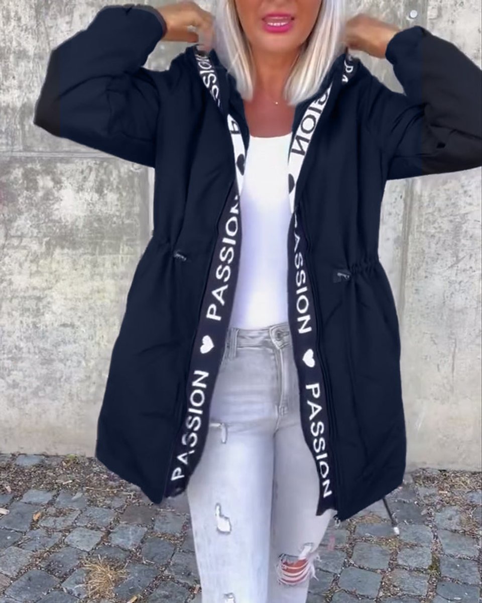 Camila | Élégante parka midi à capuche avec cordon de serrage
