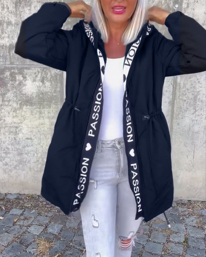 Camila | Élégante parka midi à capuche avec cordon de serrage