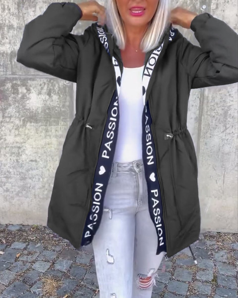 Camila | Élégante parka midi à capuche avec cordon de serrage