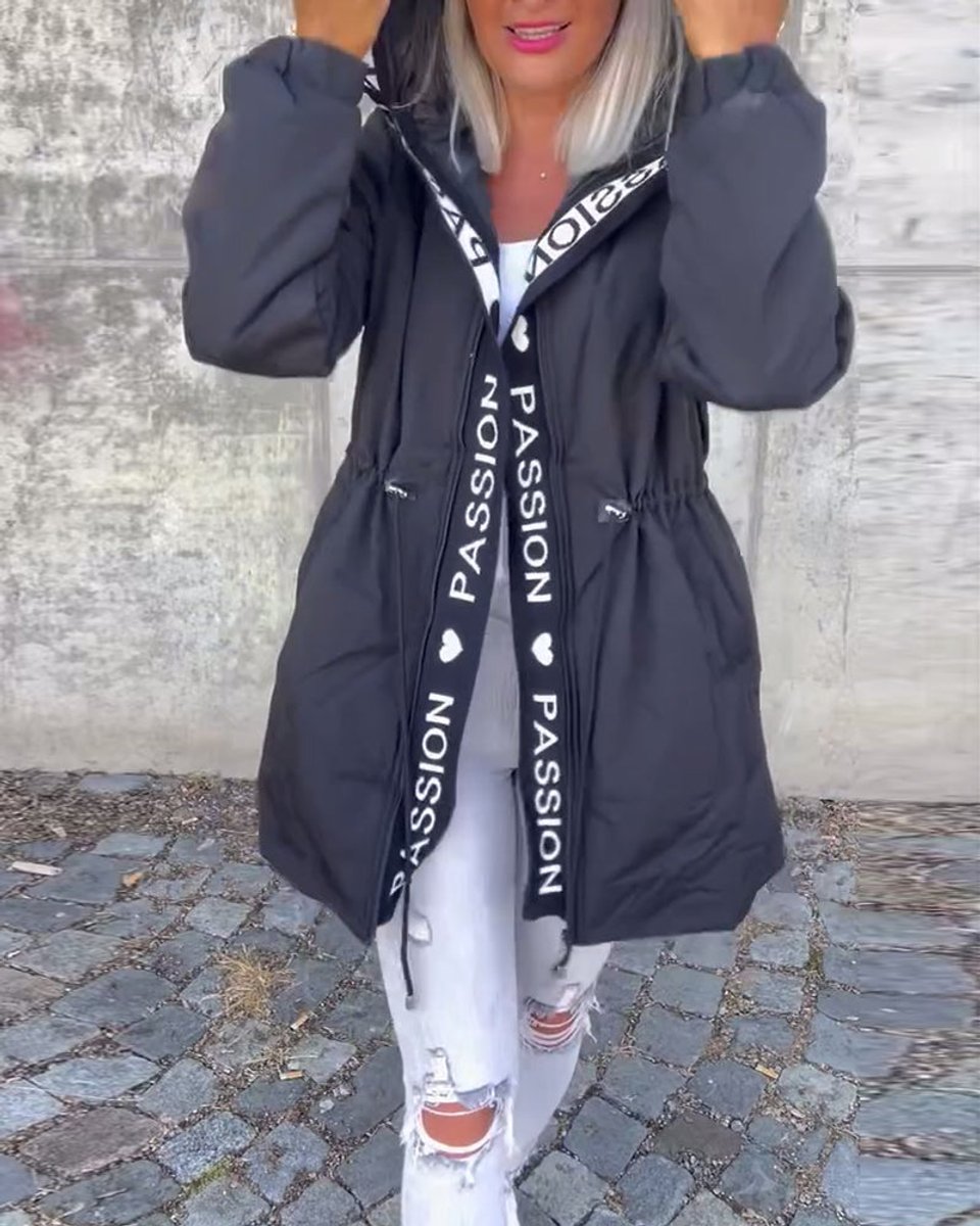 Camila | Élégante parka midi à capuche avec cordon de serrage