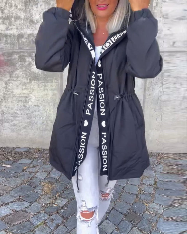 Camila | Élégante parka midi à capuche avec cordon de serrage