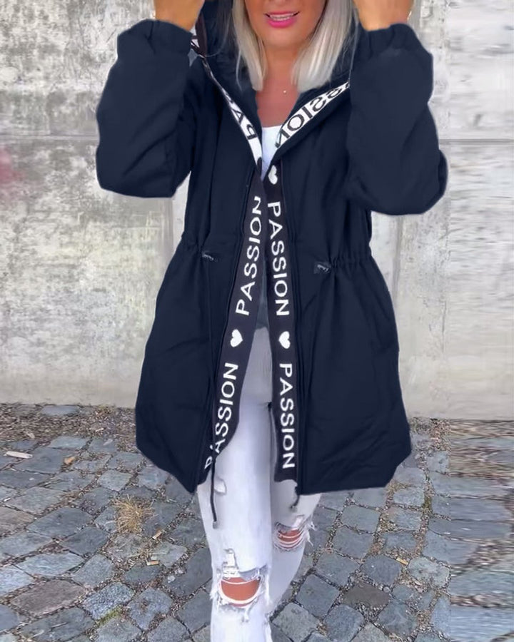 Camila | Élégante parka midi à capuche avec cordon de serrage