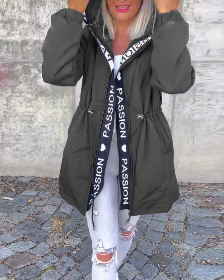 Camila | Élégante parka midi à capuche avec cordon de serrage