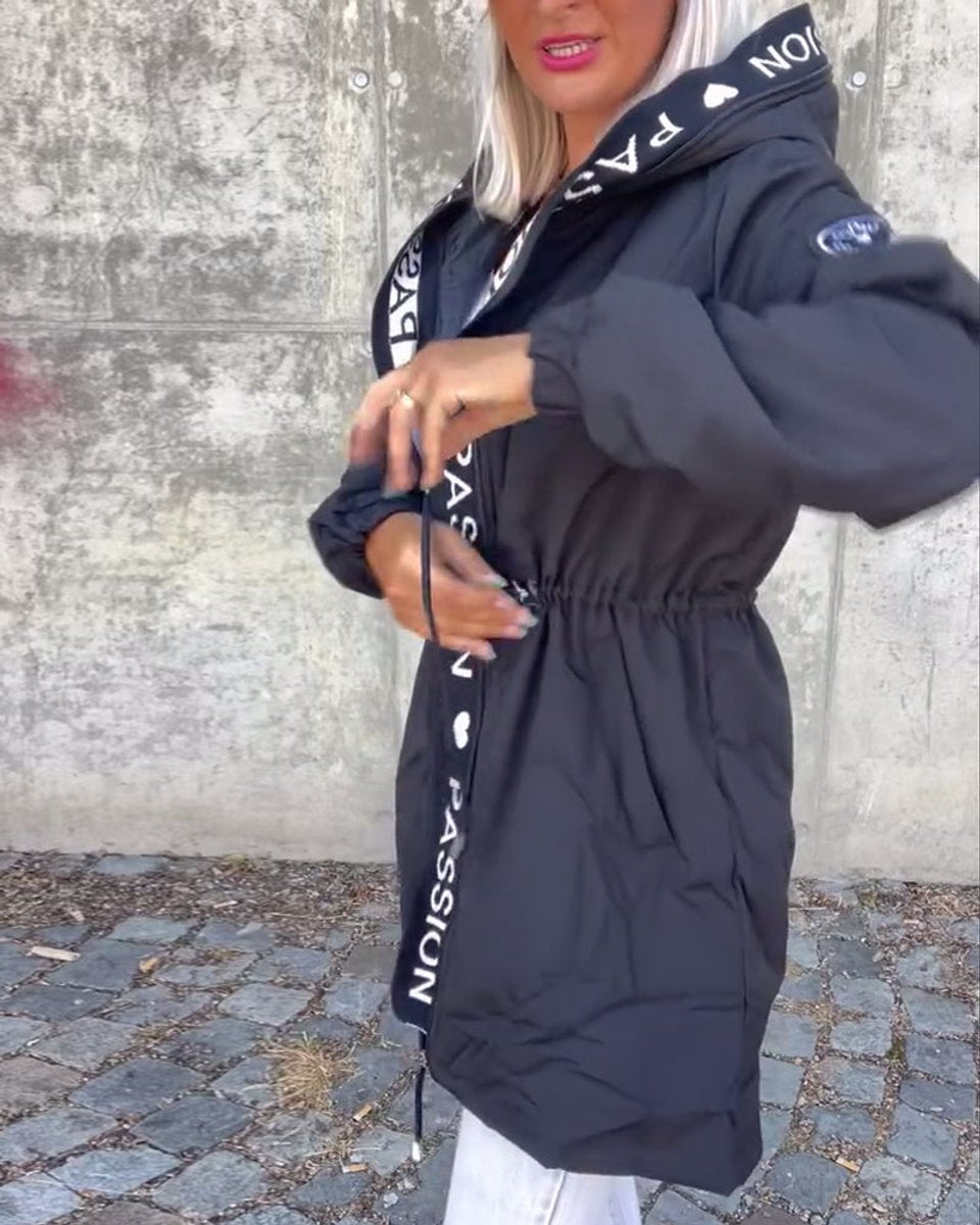 Camila | Élégante parka midi à capuche avec cordon de serrage