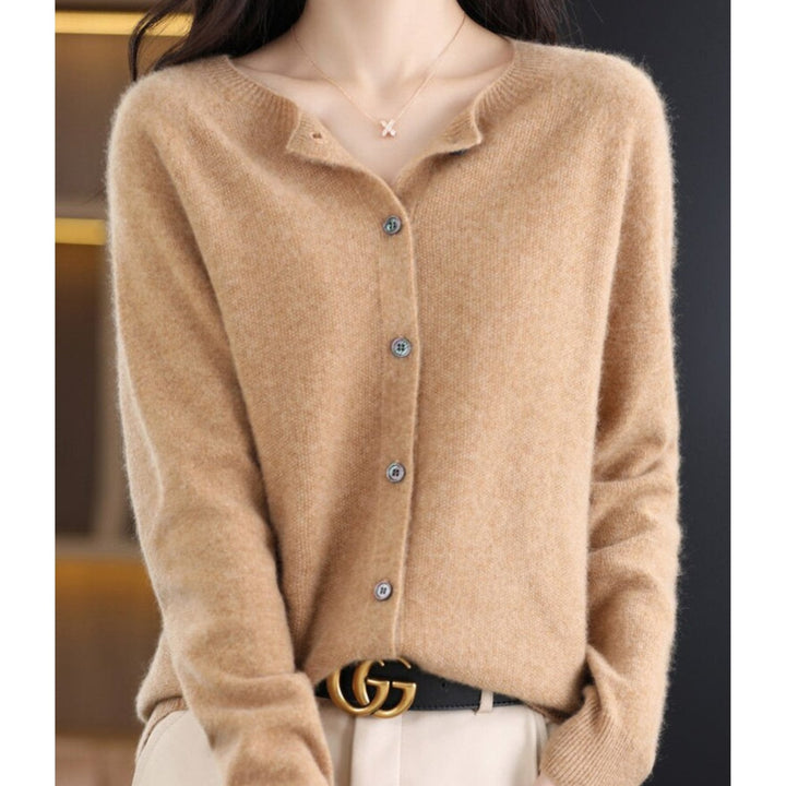 Josephine | Cardigan à col rond en pure laine d’une douceur luxueuse